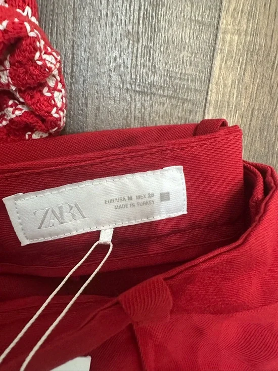 Zara Red High-Waist Wide-Leg Trousers and knit vest - Picture 5 of 7